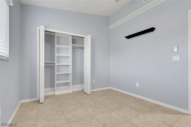 Building Photo - 5013 SW 16th Pl