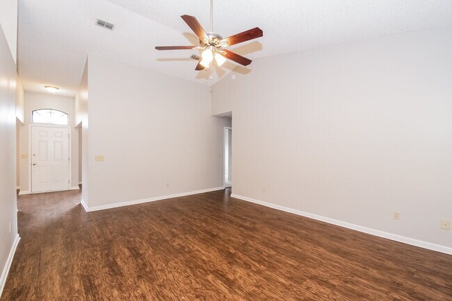 Building Photo - 3413 Deerfield Pointe Dr