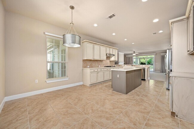 Building Photo - 216 Armstrong Dr