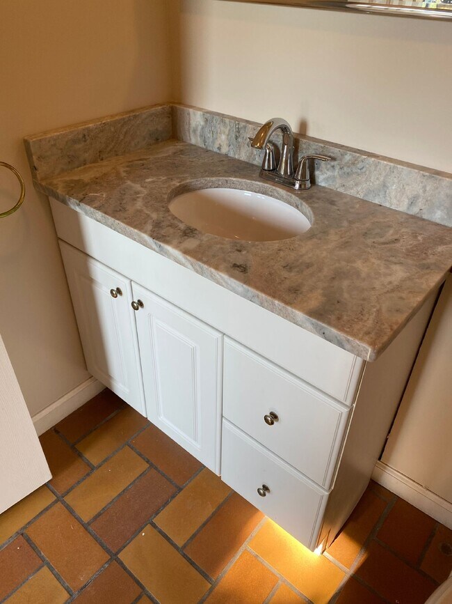 Building Photo - Hilton Head Plantation Ranch Style Home With Lagoon View!