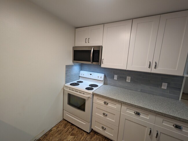 Kitchen - 5028 SE Hawthorne Blvd