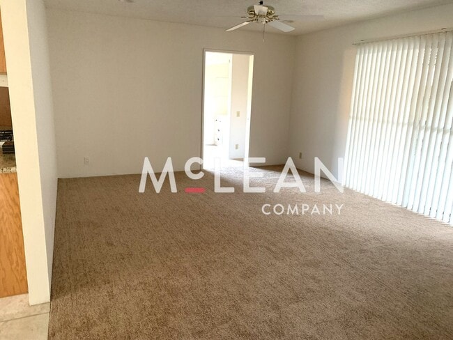 Building Photo - Three Bedroom Home in Beautiful Neighborhood