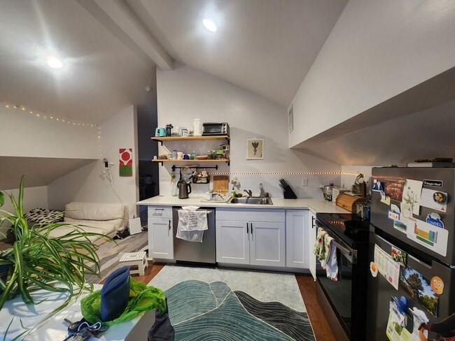 Building Photo - ADU blocks from Tennyson St! Available February 1st!