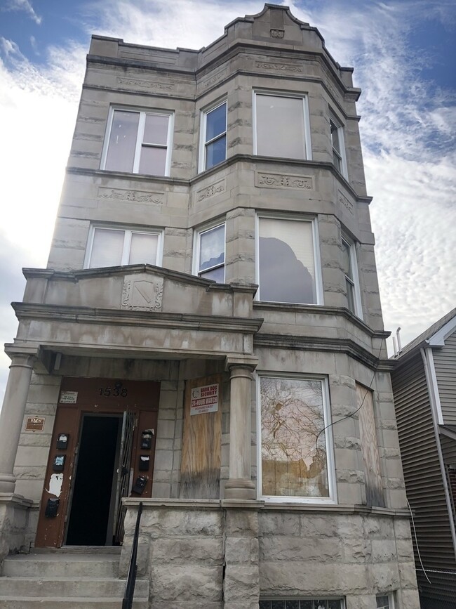 Primary Photo - 1538 S Millard Ave