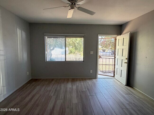 Building Photo - 11216 W Nevada Ave