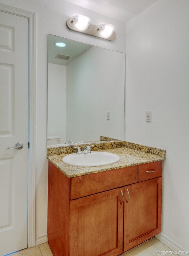 Building Photo - Stunning Two-Story Treo Residence in Littl...
