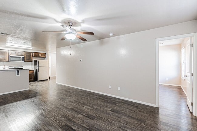 Building Photo - Buena Vida awaits for you!