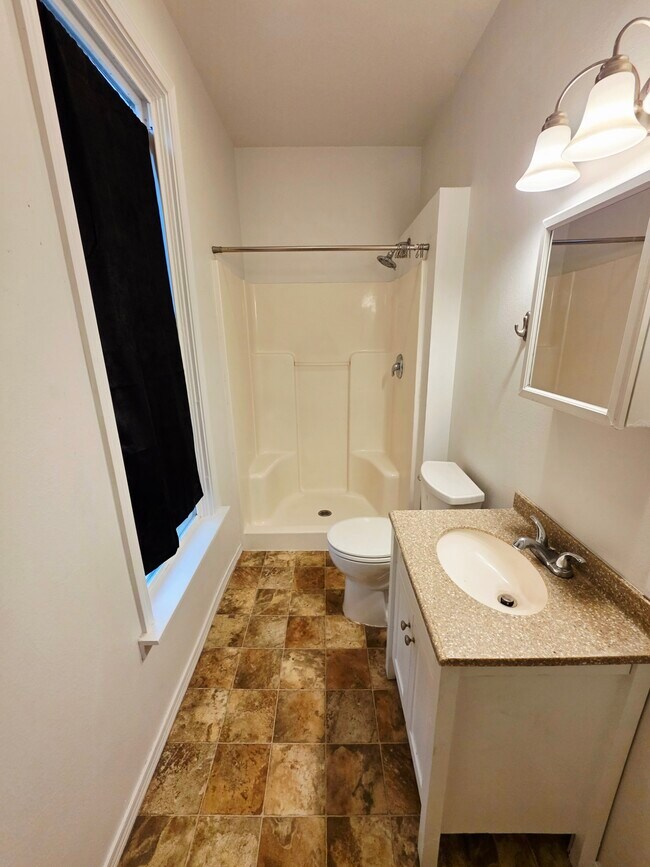 Building Photo - 208 W Main Ave