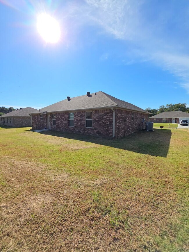 Building Photo - 104 Pr Crk Rd