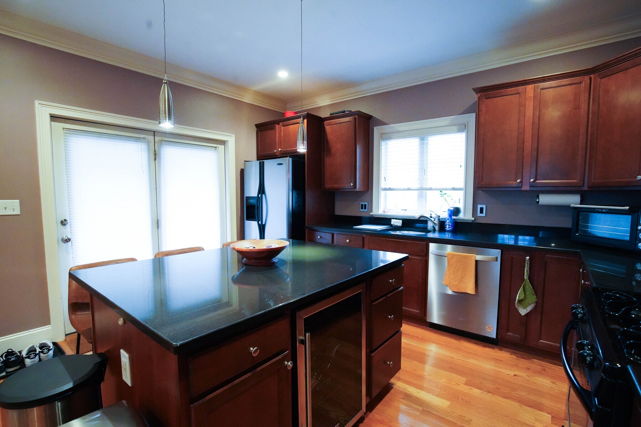 Building Photo - 95 Dix St