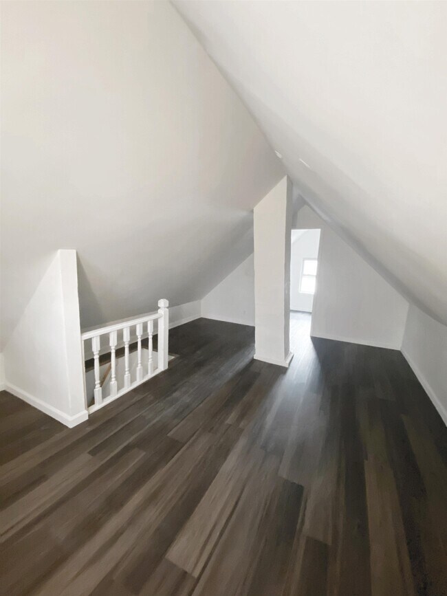 Building Photo - 289 Parker Ave