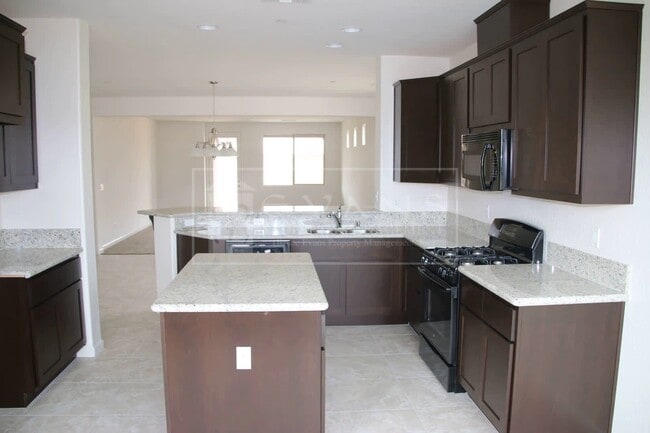 Building Photo - Beautiful Home for rent in Visalia, Ca