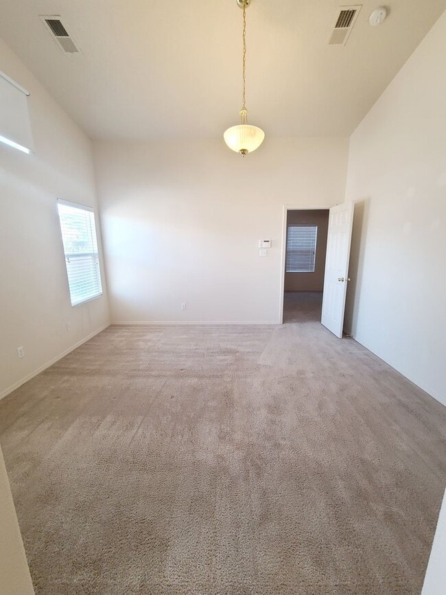 Building Photo - 3 bed 2 bath home in Huning Ranch.  MOVE I...