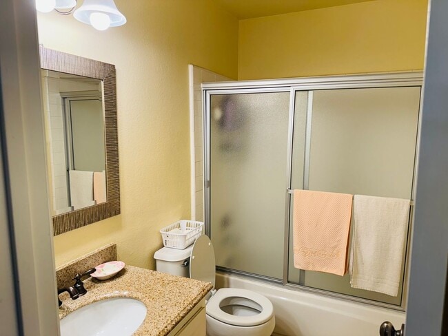 Building Photo - Los Robles Townhome – Flexible Furnishing Options
