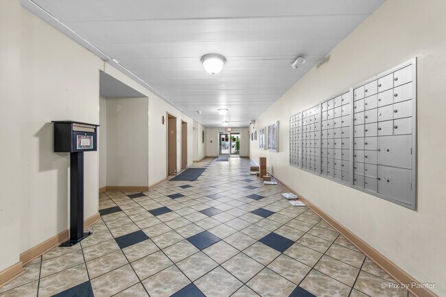 Building Photo - 300 S Roselle Rd