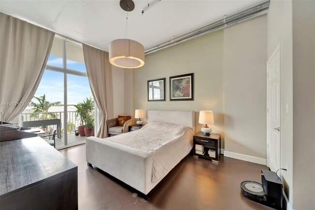 Building Photo - 2100 Van Buren St