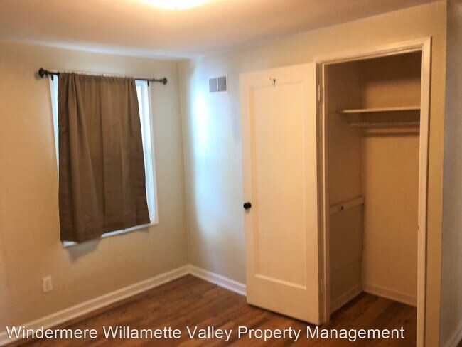 Building Photo - 3 br, 1 bath House - 513 NW 30th Street