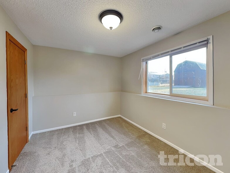 Building Photo - 1500 Powell St N