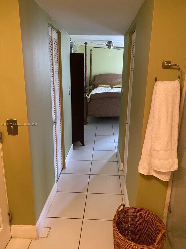 Building Photo - 5880 Collins Ave