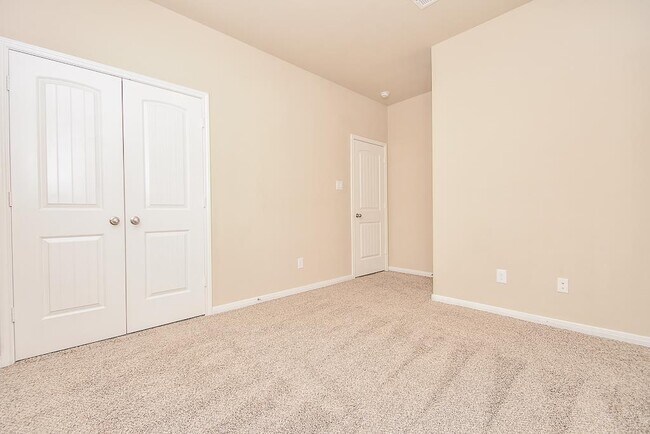 Building Photo - 8806 Alicia Dr