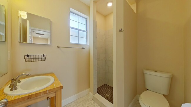 Building Photo - Beautiful 2 Bedroom Home in San Marco read...