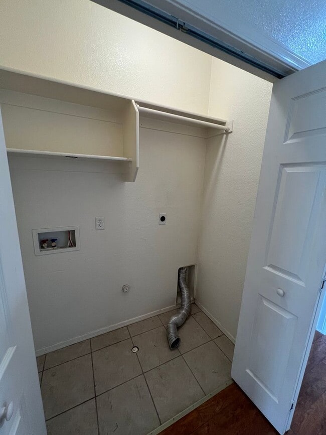 Building Photo - 3 BEDROOM HOME IN THE FOOTHILLS!