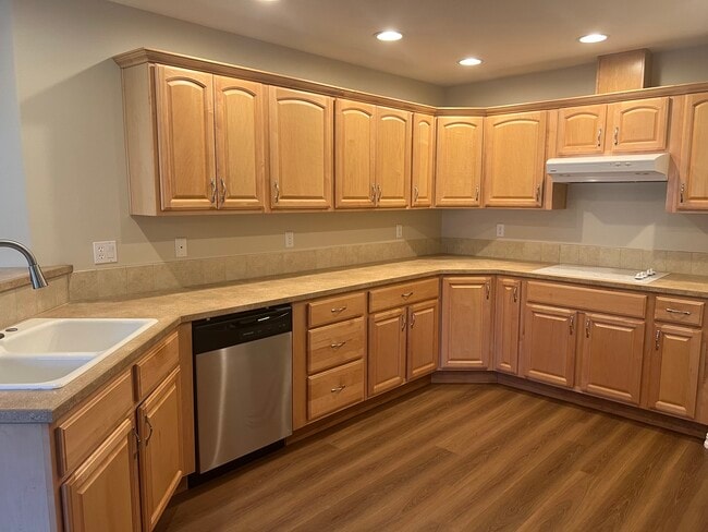 Building Photo - 301 Brant Ln