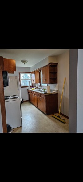 Building Photo - 2788 Thorndale Ave