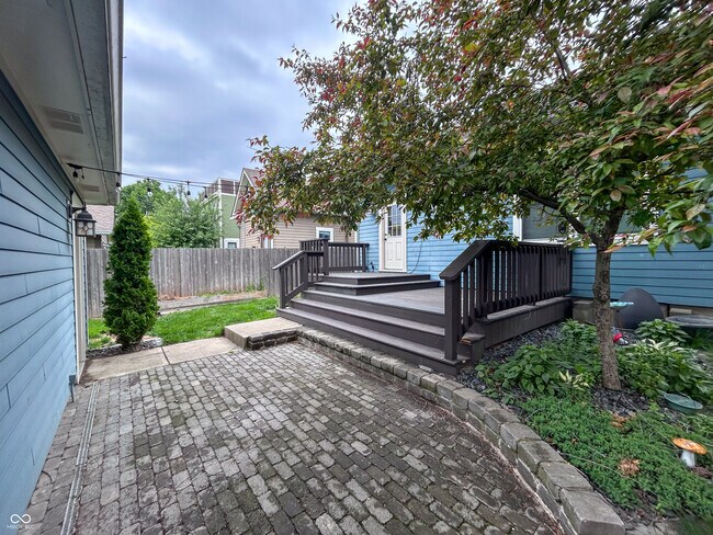 Building Photo - 806 Jefferson Ave
