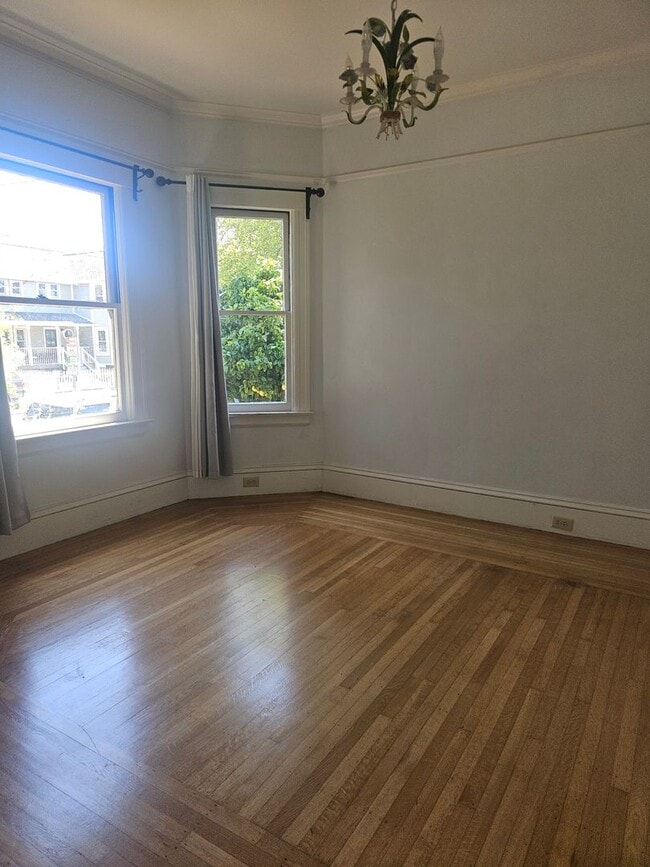 Building Photo - Charming Vintage Home Steps from Downtown Santa Cruz