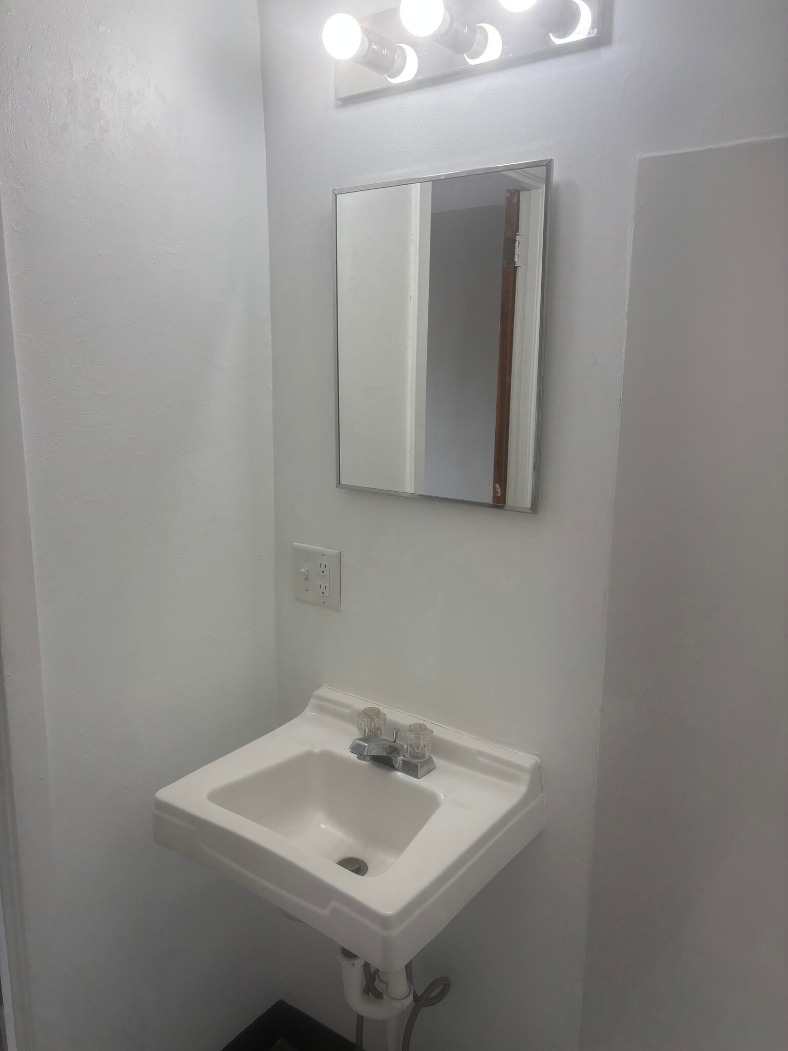 Bathroom - 125 N Broad St