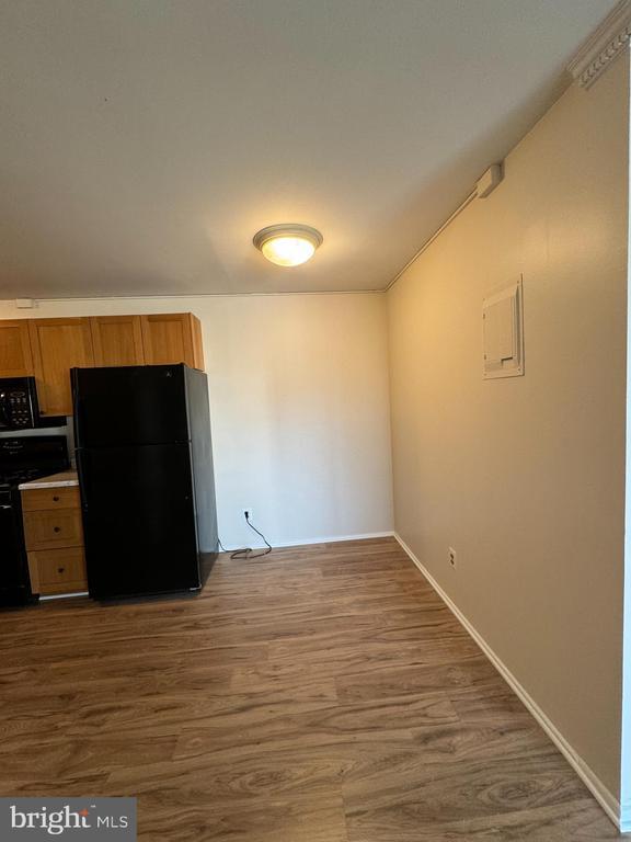 Building Photo - 214 Locust St SE