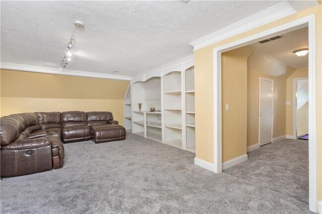 Building Photo - 65 Claire Dr SE