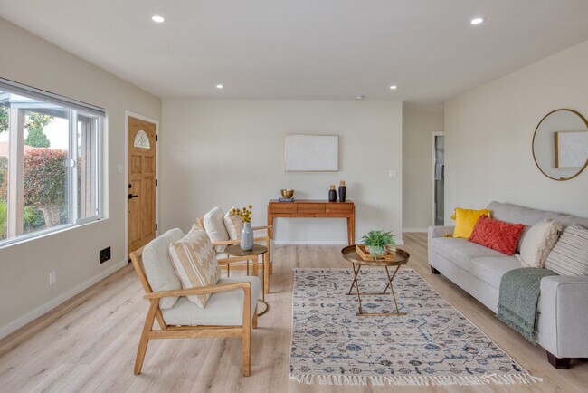 Building Photo - 11114 Ruthelen St