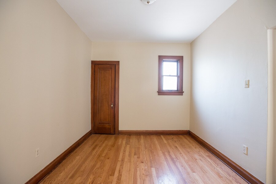 Building Photo - 1603 N Van Buren St