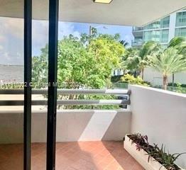 Building Photo - 555 NE 30th St