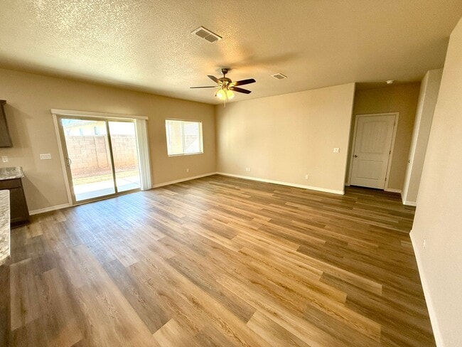 Building Photo - 3774 Meadowbrook Ln