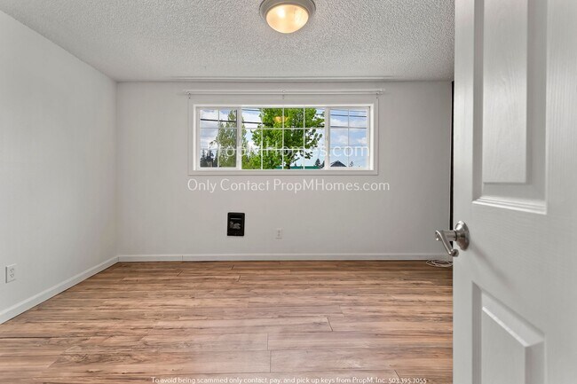 Building Photo - 121 Molalla Ave
