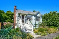 Building Photo - Charming 1bed/2bath Home with Lowel Level Bonus Room in West Seattle!
