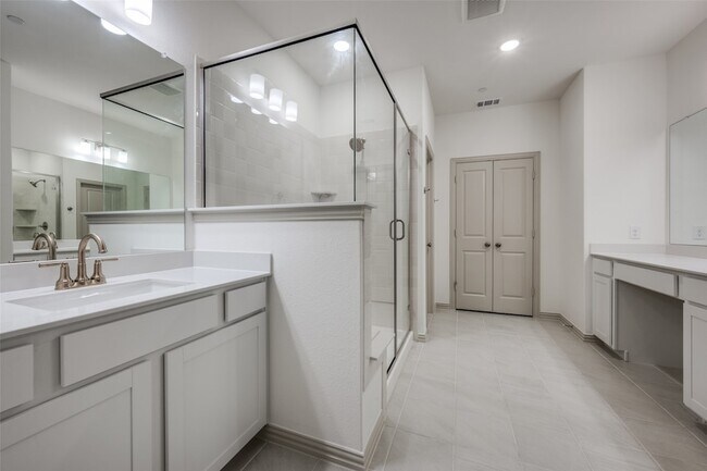 Building Photo - 512 Parkside Dr