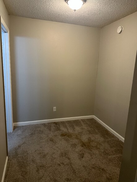 Building Photo - 219 W Flower St