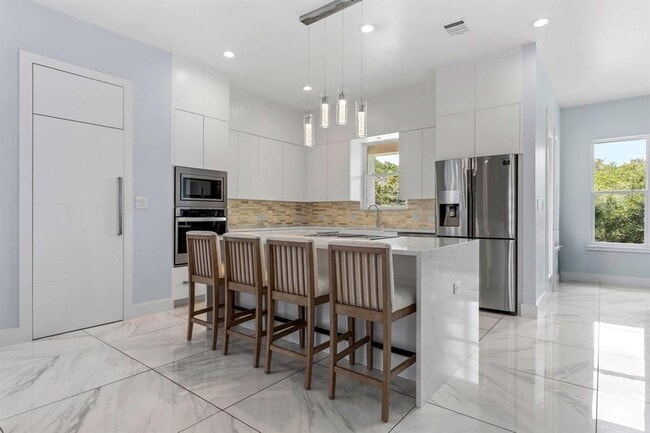 Building Photo - 14430 Tuscola Cir