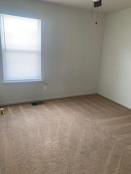 Building Photo - 4210 Primrose Dr