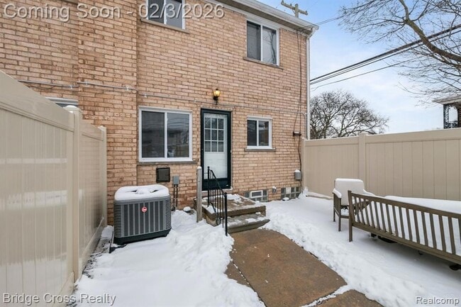 Building Photo - 4811 Mansfield Ave