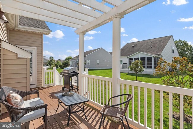 Building Photo - 29726 Vincent Village Dr