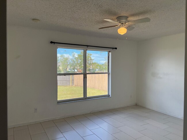 Building Photo - 217 Grouper Ct