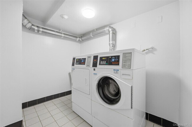 Building Photo - 21 Fairview Ave