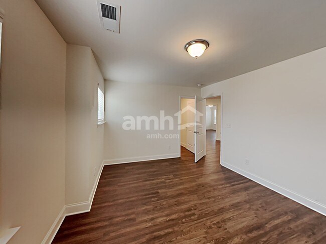 Building Photo - 718 Cyprus Ave