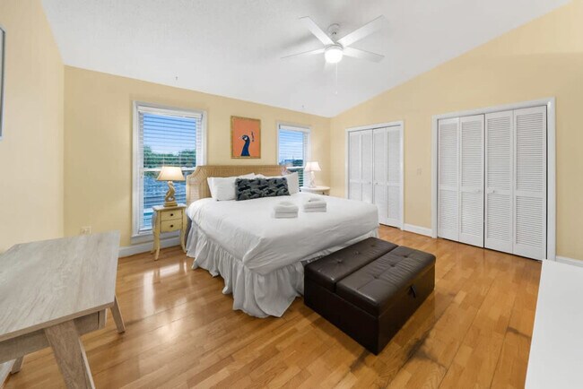 Building Photo - 501 Dolphin St