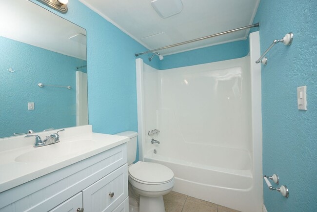Building Photo - 308 E Miracle Strip Pkwy